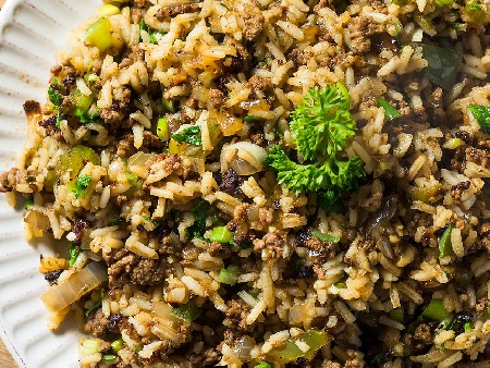 Задушен ориз с телешка кайма и зеленчуци на котлон - снимка на рецептата